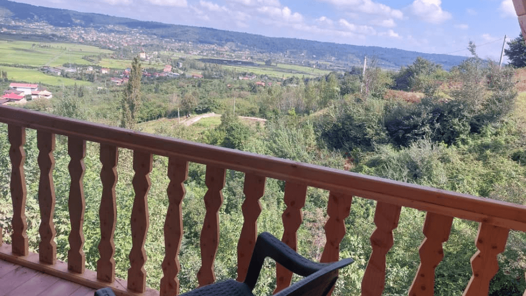 اجاره کلبه سوئیسی جکوزی دار در روستا قرآن تالار لفور - شیرگاه  نمای کلبه