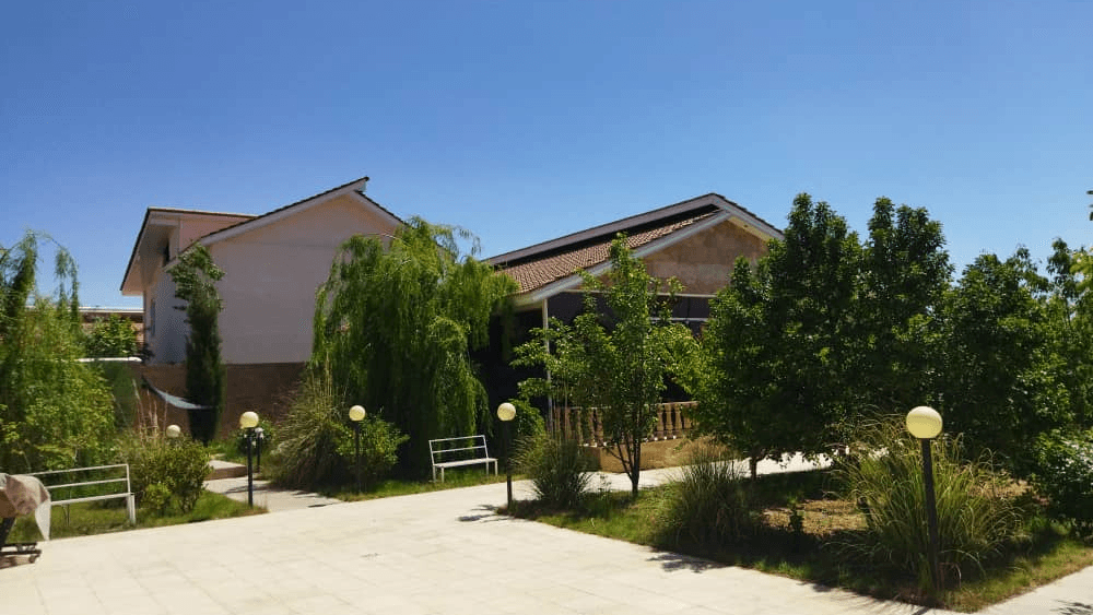 ویلا با استخر سرپوشیده دو خوابه در قلات شیراز