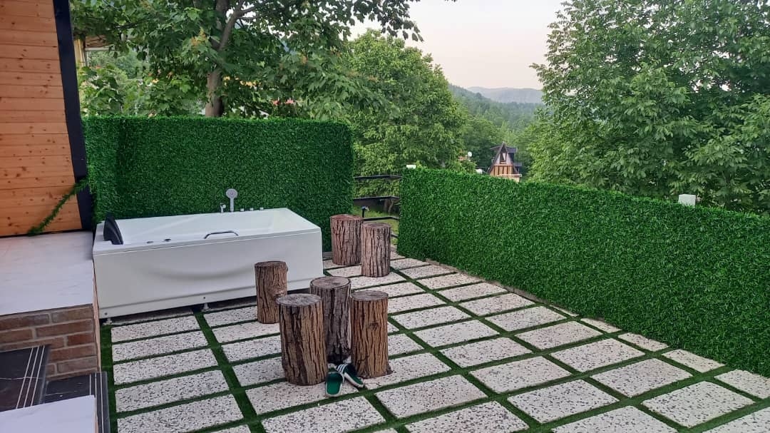 کلبه سوئیسی جکوزی دار در روستای رئیسکلا - لفور نما