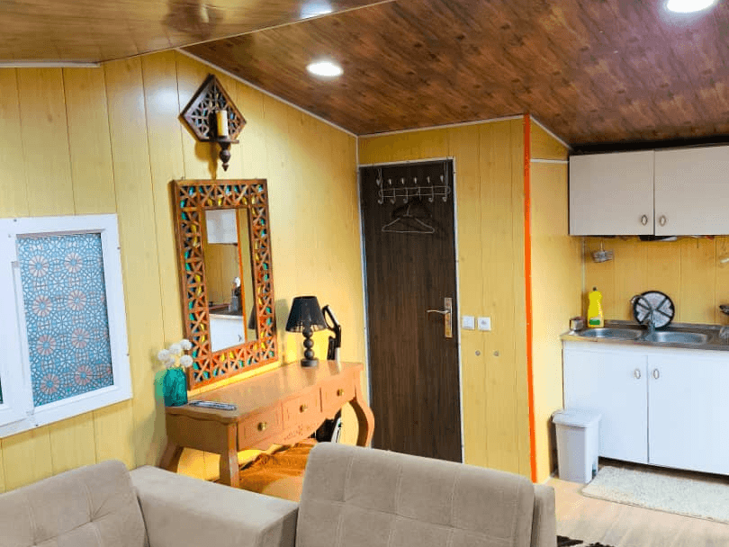 اجاره کلبه چوبی جنگلی در سوخته کوه لاهیجان - بیدمجنون نما کلبه چوبی