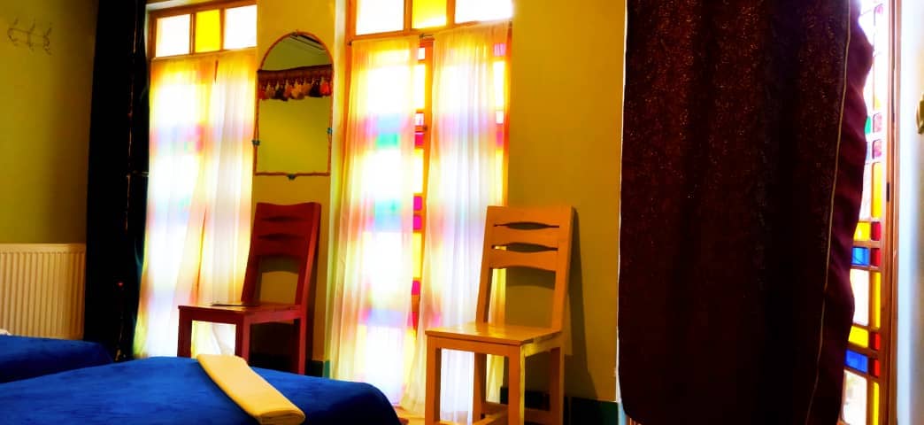 اجاره بومگردی سنتی سه تخته مستردار در شیراز - کل مشیر