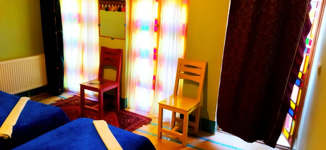 اجاره بومگردی سنتی سه تخته مستردار در شیراز - کل مشیر