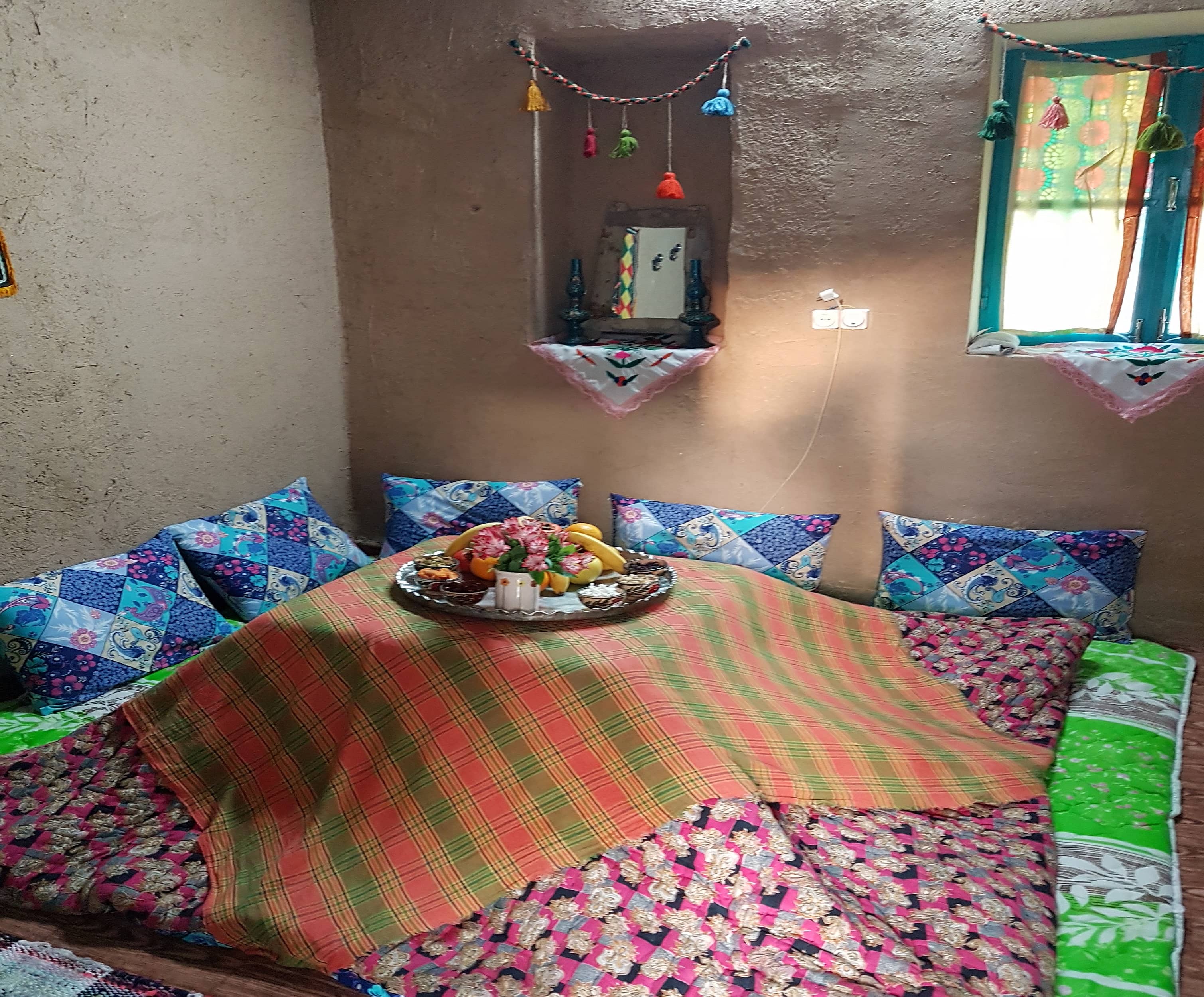 اجاره اتاق سنتی در روستا نقندر طرقبه - اتاق گلابتون