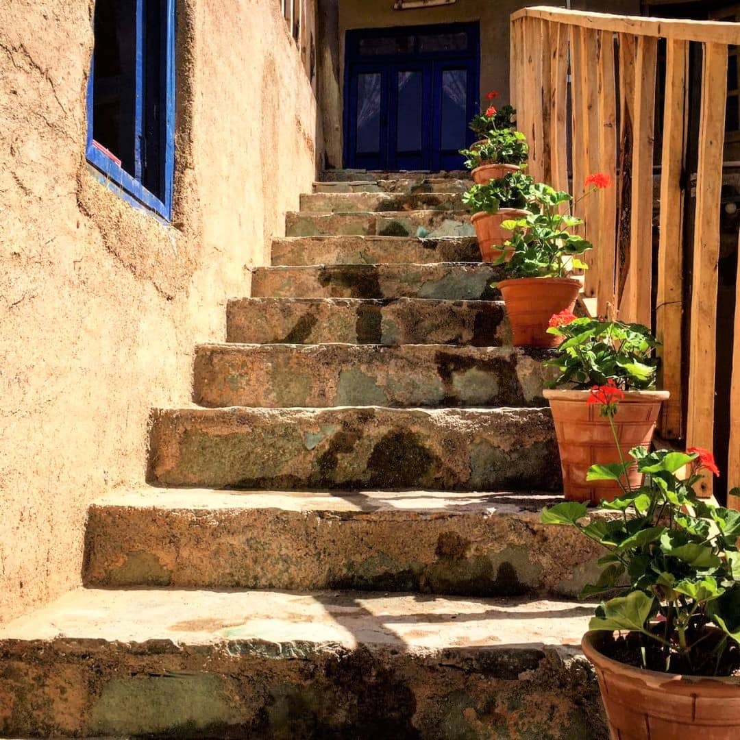 اجاره خانه روستایی در کوه سرخ کاشمر - کندی