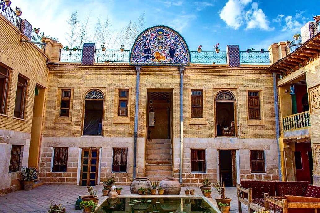 اجاره اتاق سنتی زند شیراز - دایی ماشالله