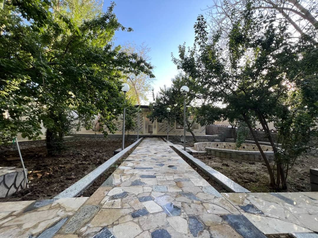 اجاره ویلا استخردار در باغبهادران لب آب-دوخوابه 110 متری