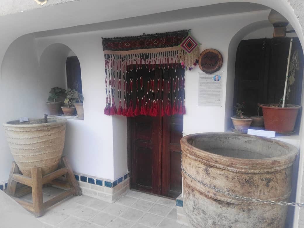 اجاره خانه سنتی در میدان امام مهدی شهر - اتاق استاد حبیب درخشانی