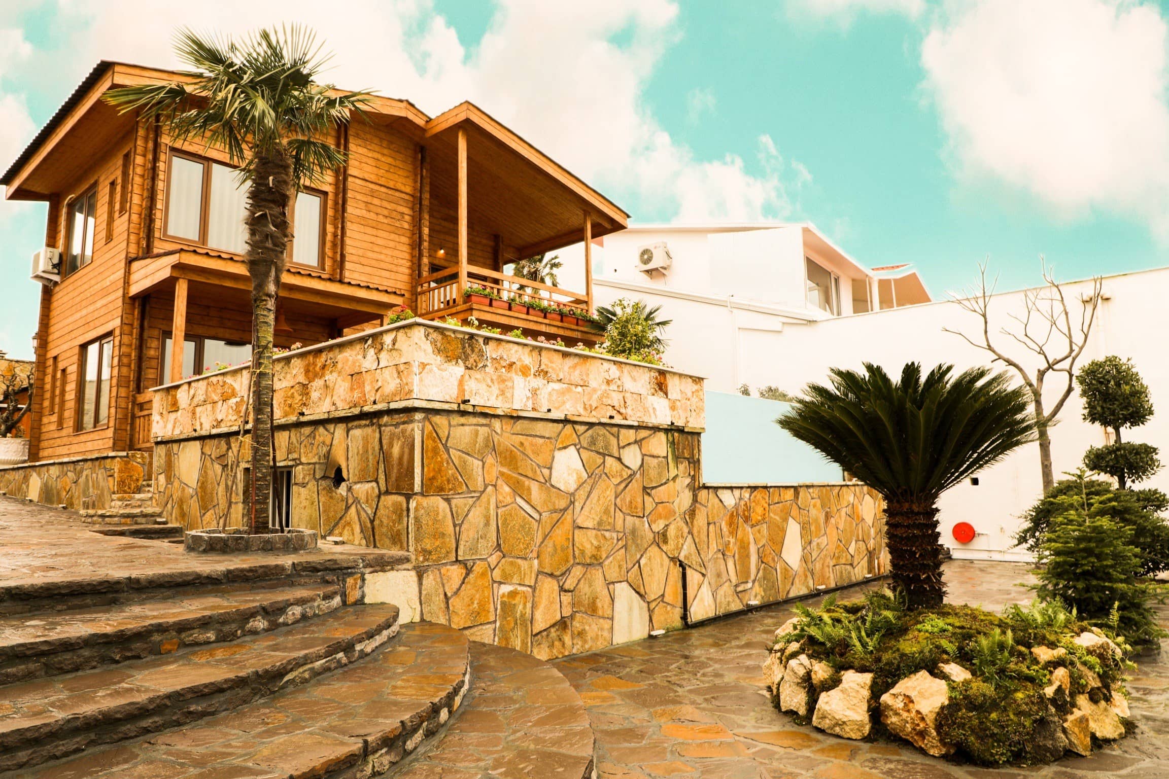 اجاره ویلا چوبی استخردار با ویو دریا - هریس