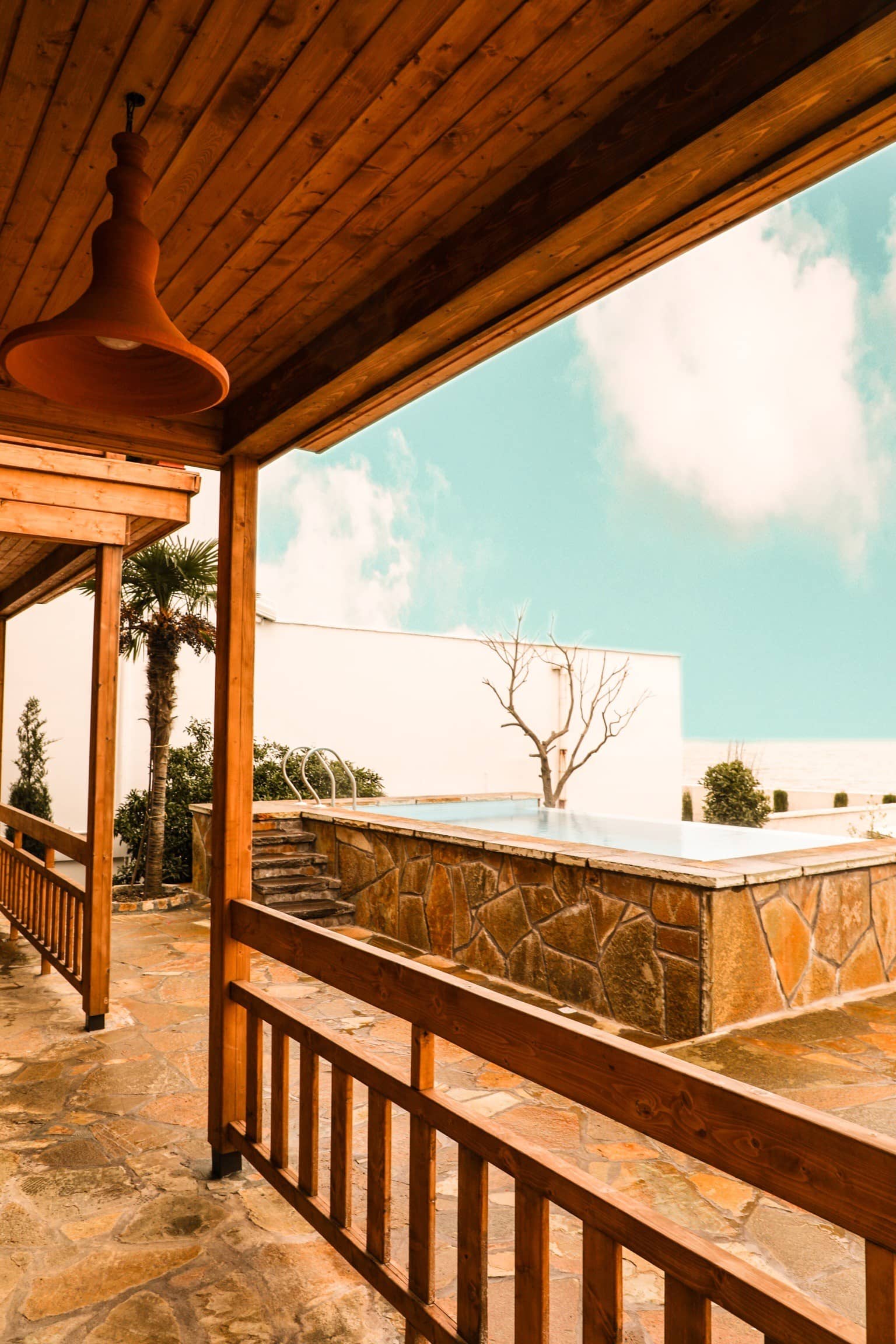 اجاره ویلا چوبی استخردار با ویو دریا - هریس