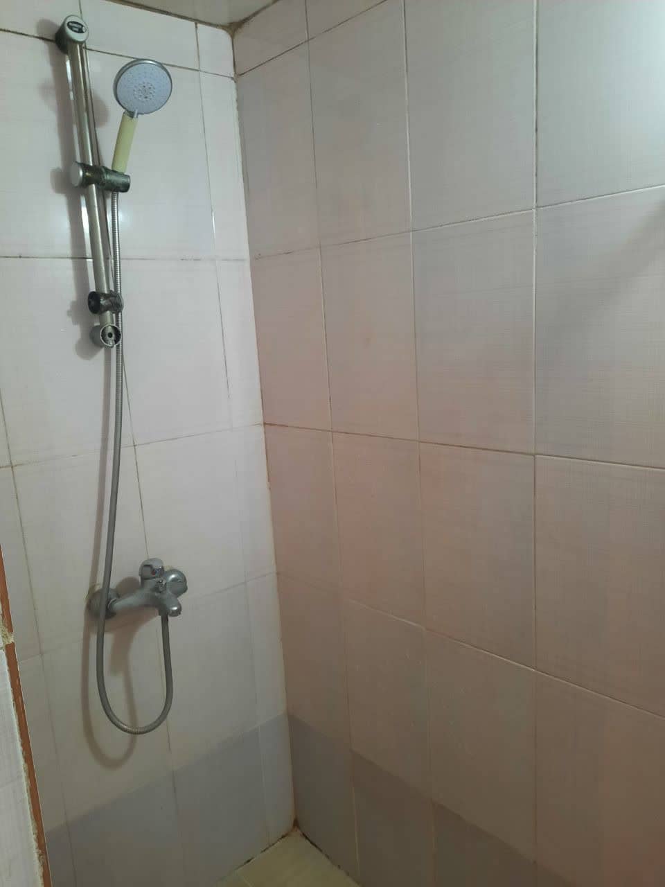 اجاره سوئیت در خیابان غفاری اراک - طبقه همکف