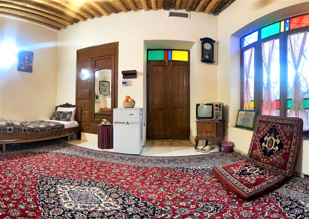 اجاره اتاق سنتی دوتخته غیرمستر در لطفعلی خان زند شیراز - گوهربانو