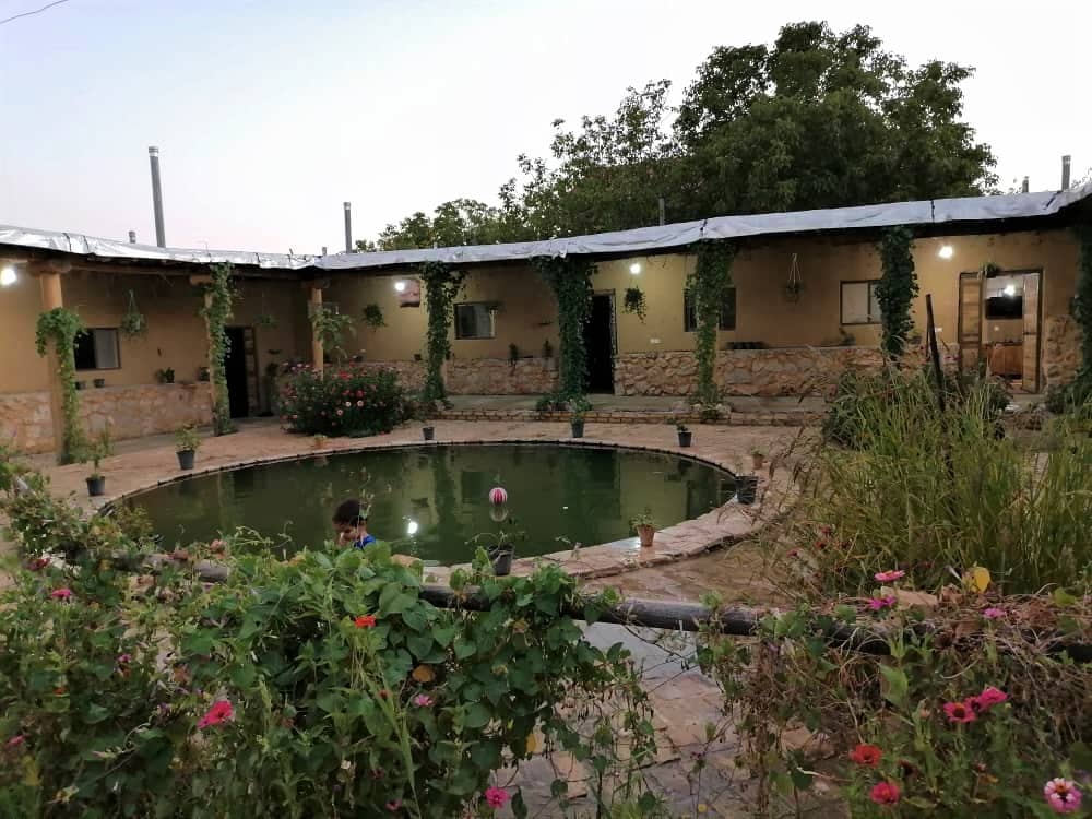 اجاره اقامتگاه بومگردی در سربست سپیدان - 75 متری یک خوابه همکف