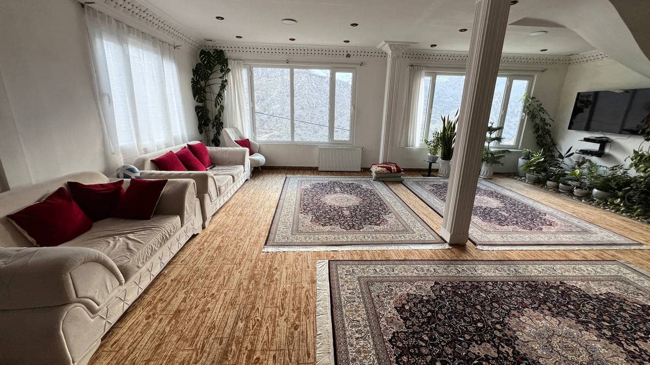 اجاره آپارتمان دوبلکس در اورمان تخت - کردستان180 متری طبقه ی دوم