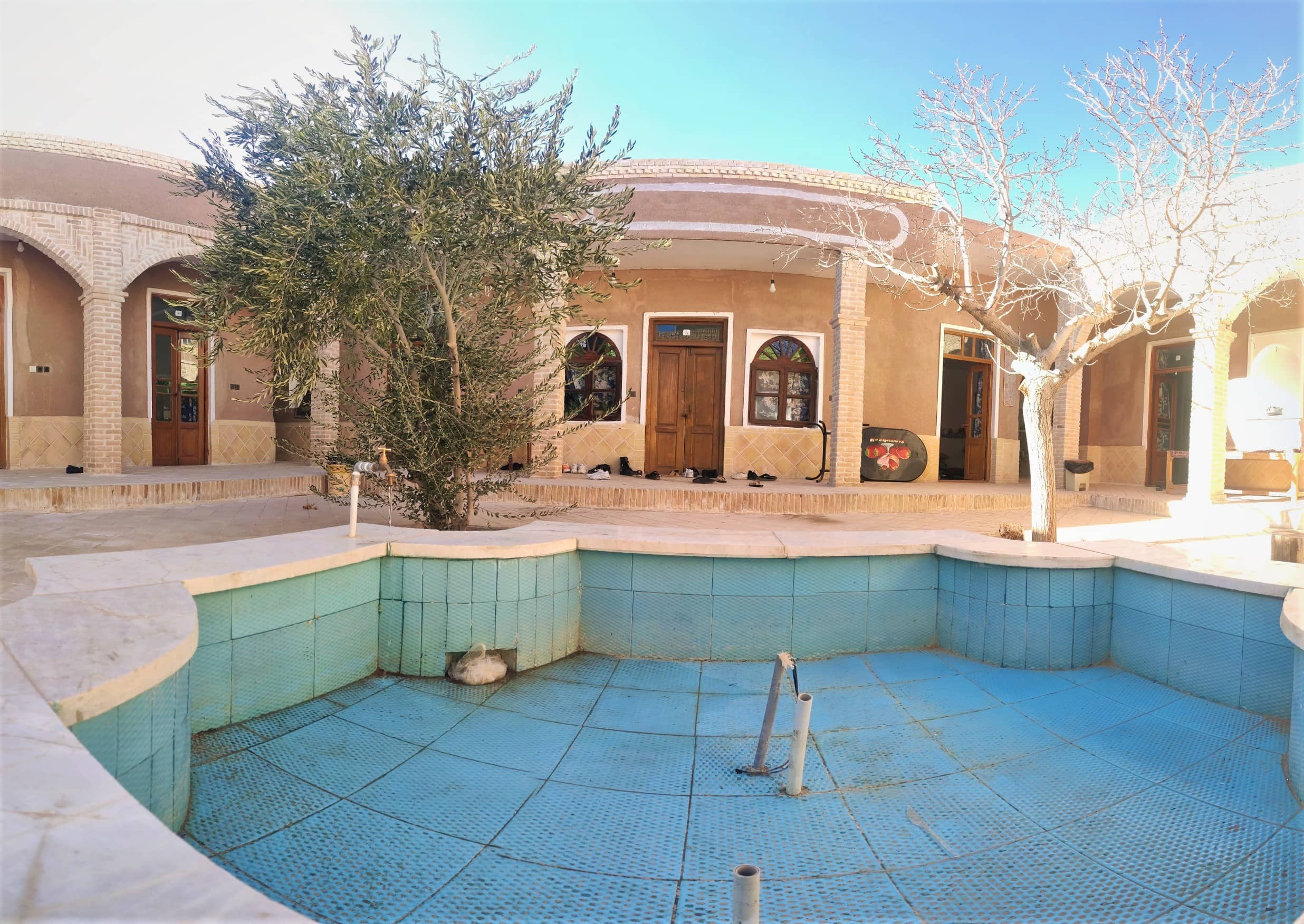 اجاره خانه سنتی در بهشتی ورزنه - اتاق شاه نشین -20 متری