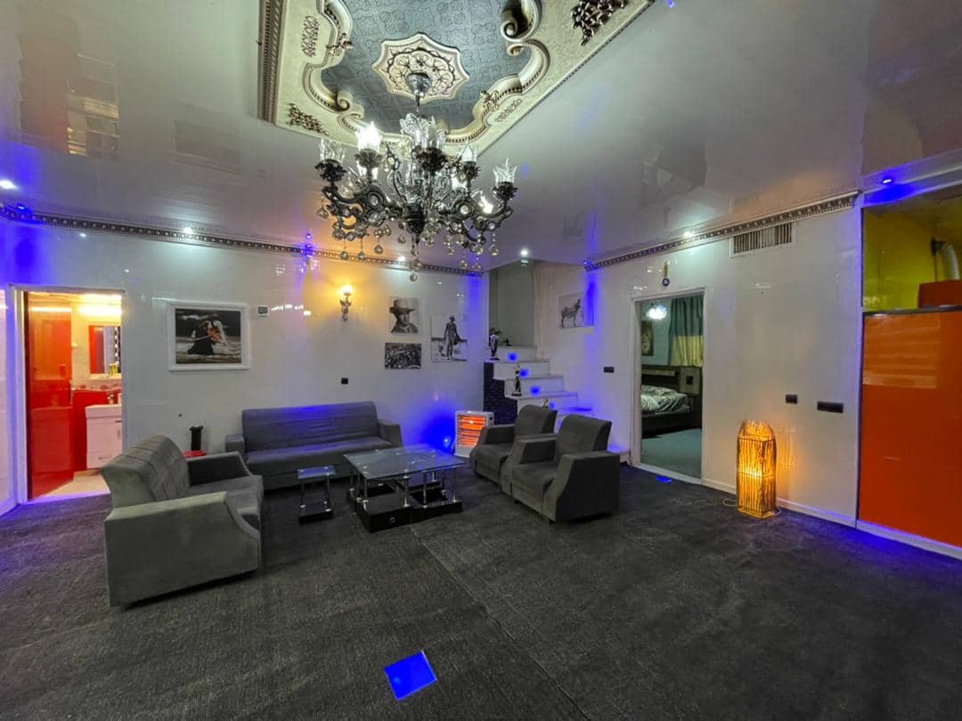 اجاره باغ ویلا با استخرسرپوشیده در گویم - شیراز