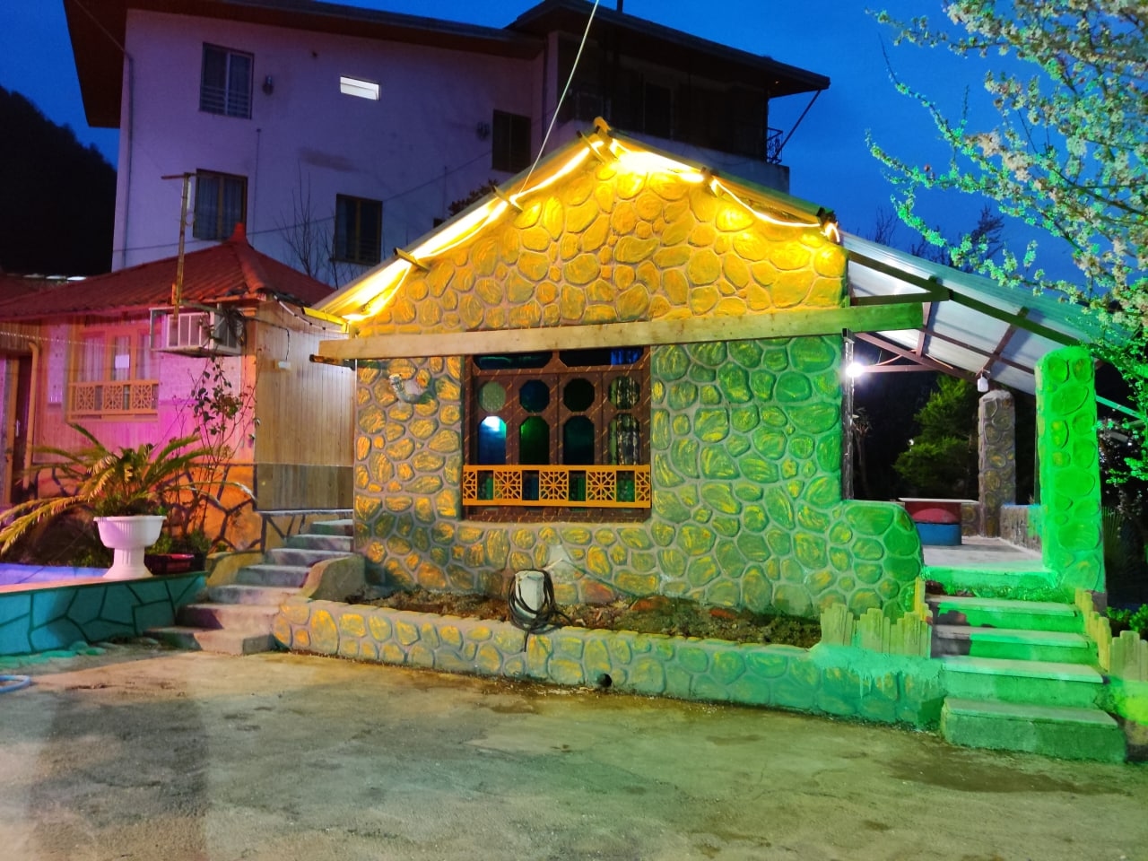 اجاره سوئیت جنگلی در روستای جمشیدآباد زیر آب - کلبه 3 یلدا