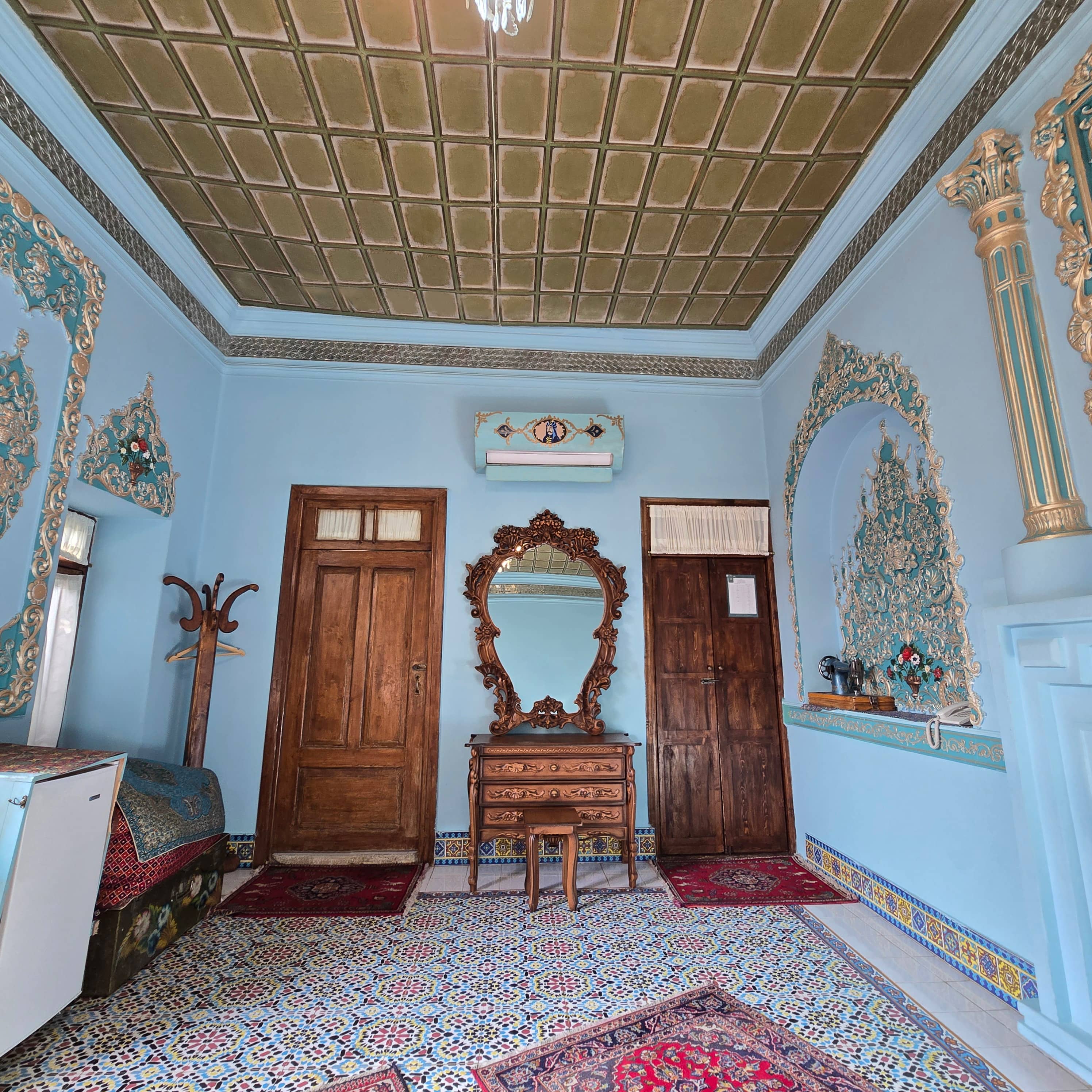 اجاره اقامتگاه سنتی در 9 دی شیراز - شاهنشین