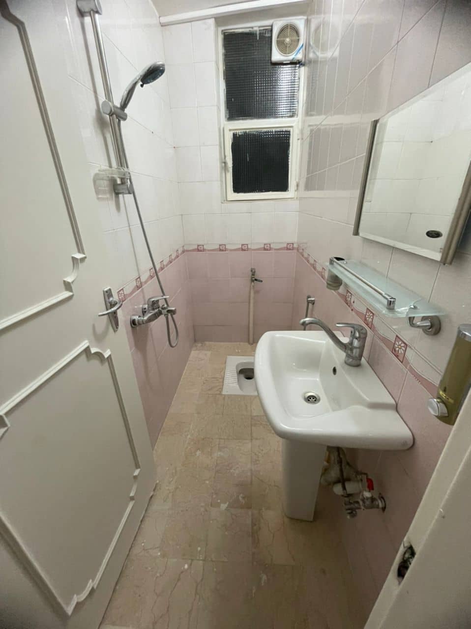 اجاره سوئیت بدون خواب مبله در بنی هاشم - شمال تهران طبقه ی دوم