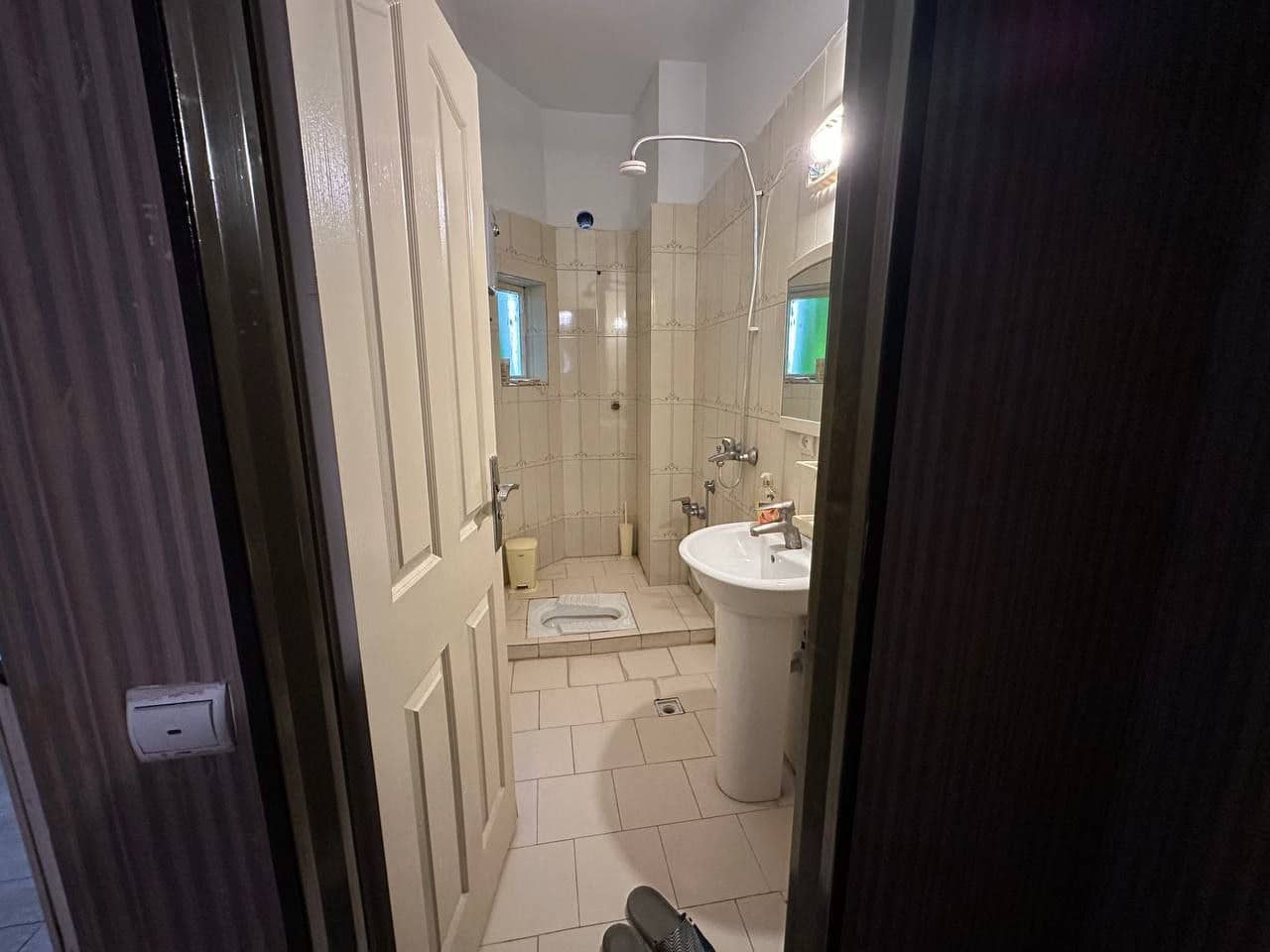 اجاره آپارتمان مبله دوخوابه در جمهوری - مرکز شهر تهران طبقه ی دوم