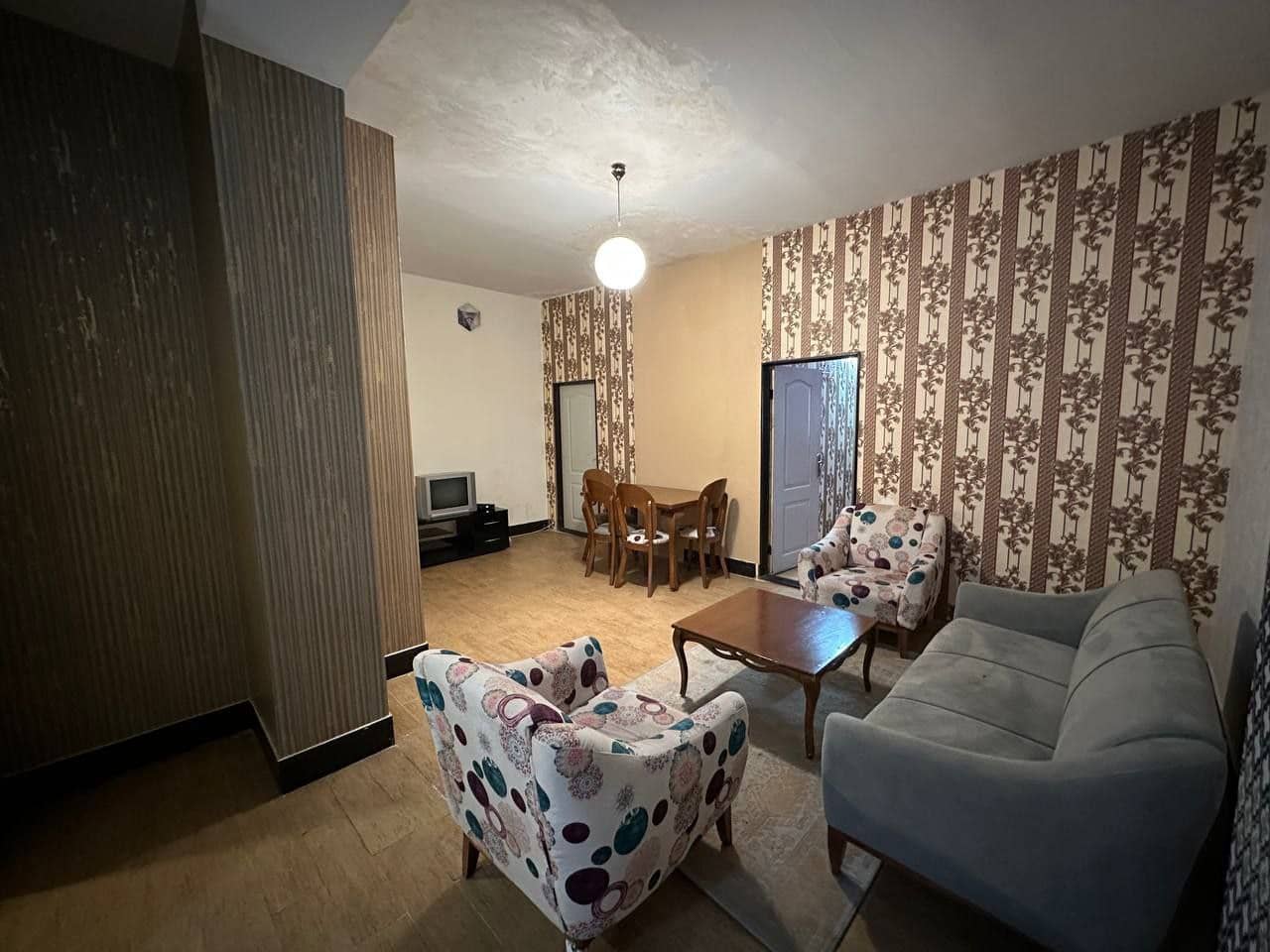 اجاره آپارتمان مبله دوخوابه در جمهوری - مرکز شهر تهران طبقه ی دوم