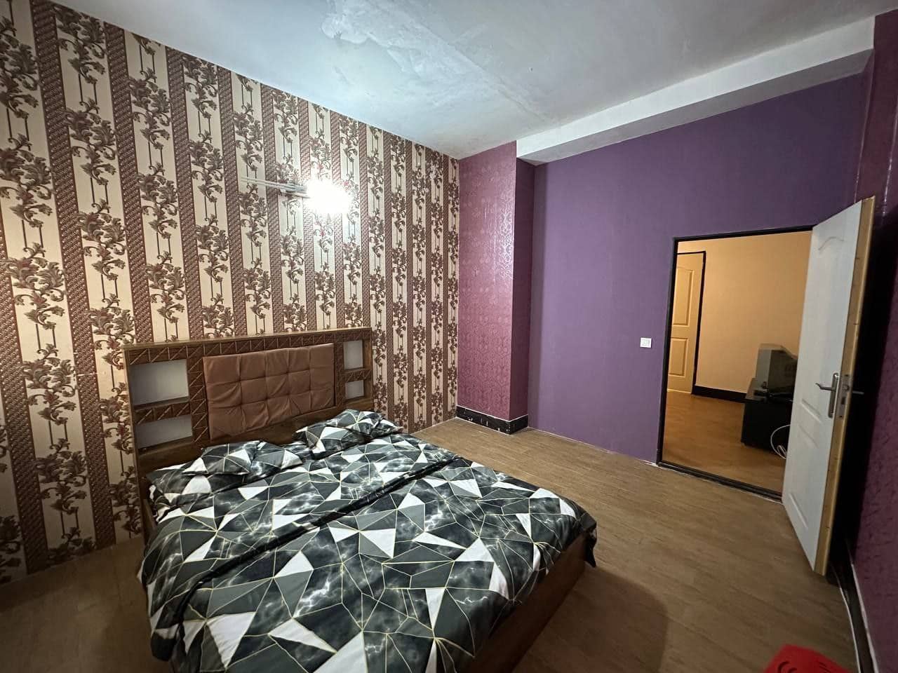 اجاره آپارتمان مبله دوخوابه در جمهوری - مرکز شهر تهران طبقه ی دوم