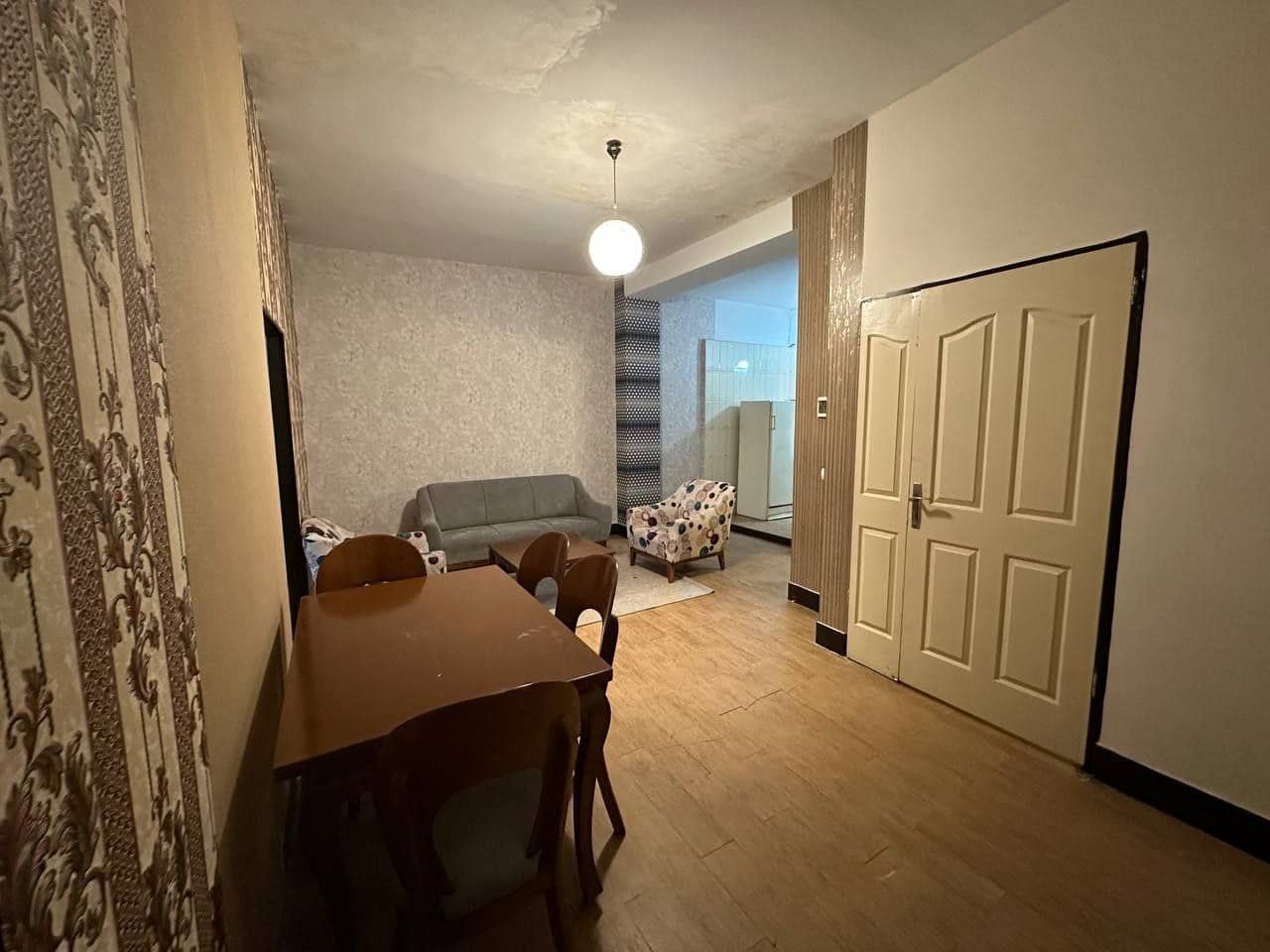 اجاره آپارتمان مبله دوخوابه در جمهوری - مرکز شهر تهران طبقه ی دوم