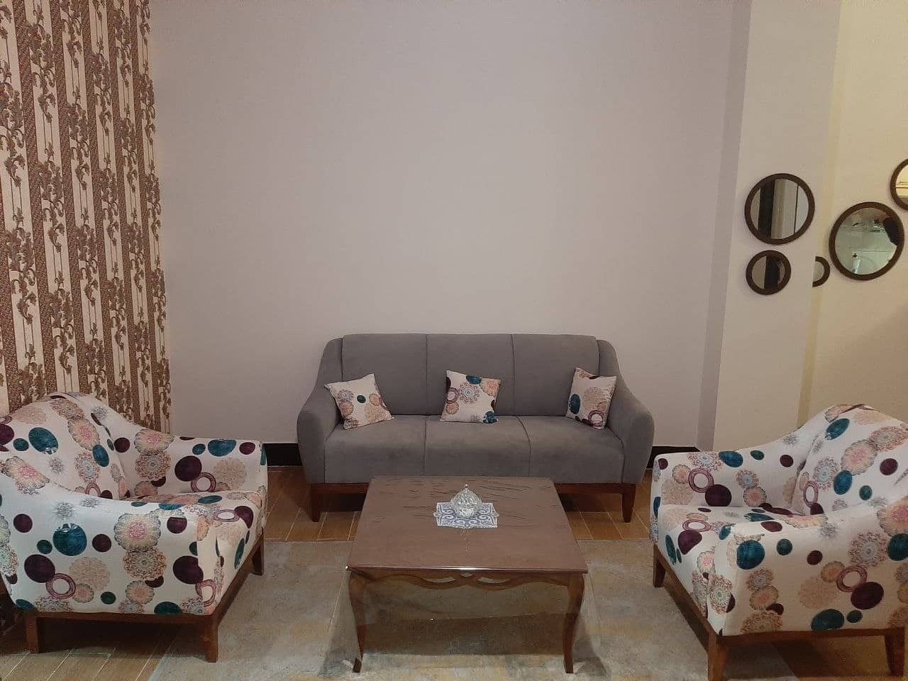 اجاره آپارتمان مبله دوخوابه در جمهوری - مرکز شهر تهران طبقه ی دوم