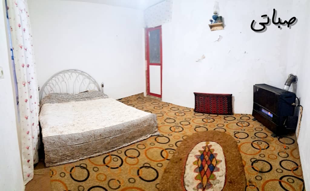 اتاق سنتی با استخر آبگرم سانسی در باغ خوشمکان سپیدان - صباتی