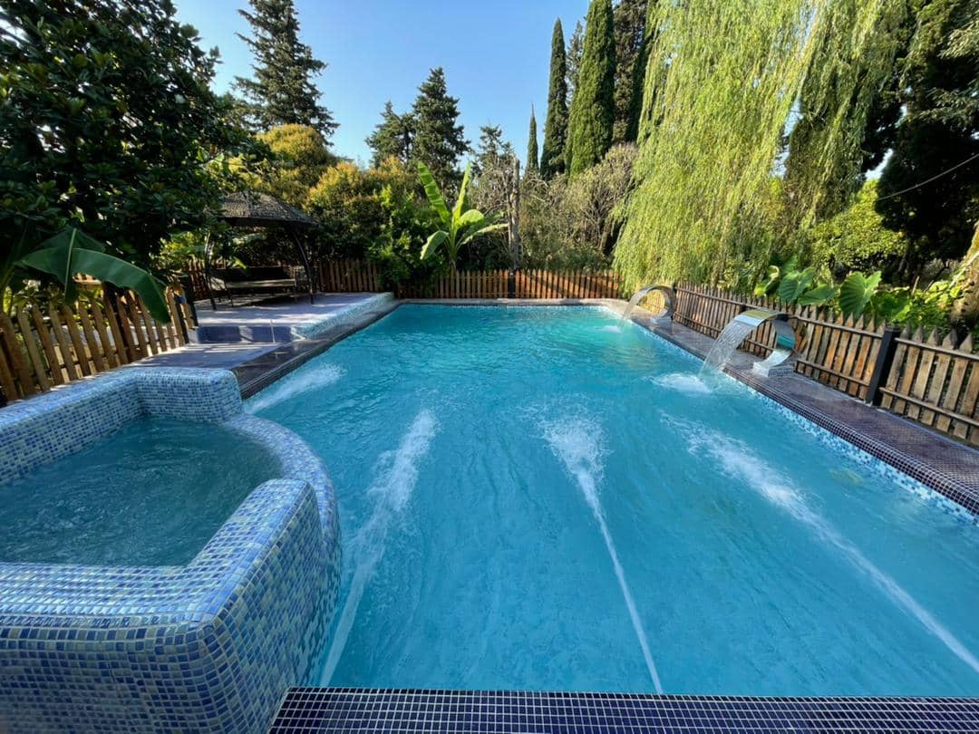 اجاره ویلا ساحلی با استخر آبگرم رو باز در رامسر