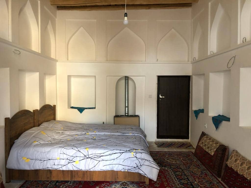 اجاره اتاق سنتی در آزادی تفرش - آینه