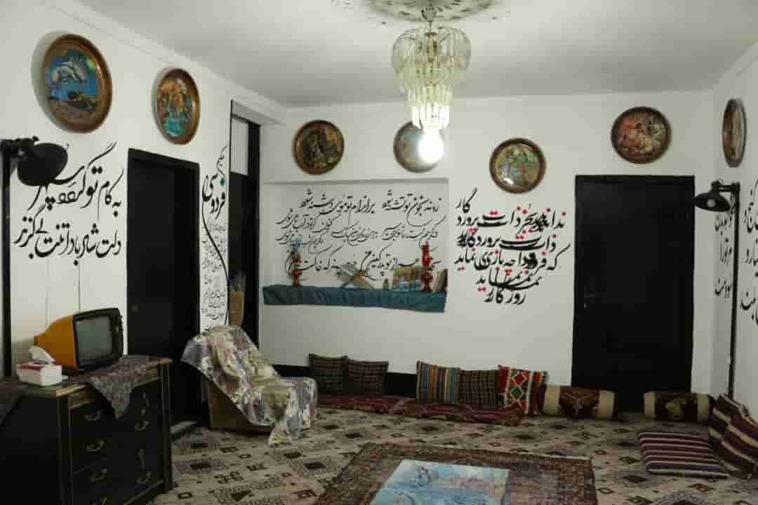 اتاق سنتی در باب انار شهر خفر - بیژن و منیژه