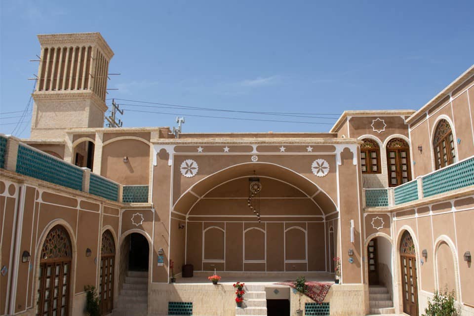 اجاره هتل سنتی در مهدی یزد - توئین