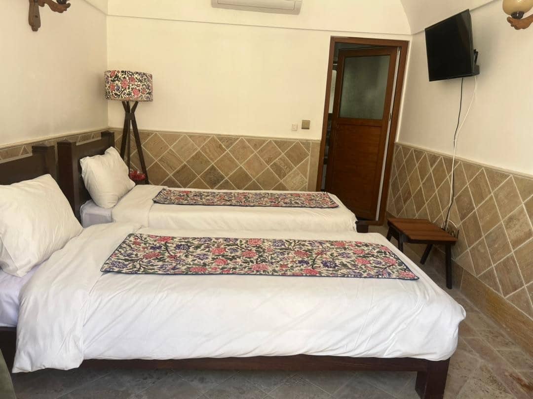 اجاره هتل سنتی در مهدی یزد - توئین