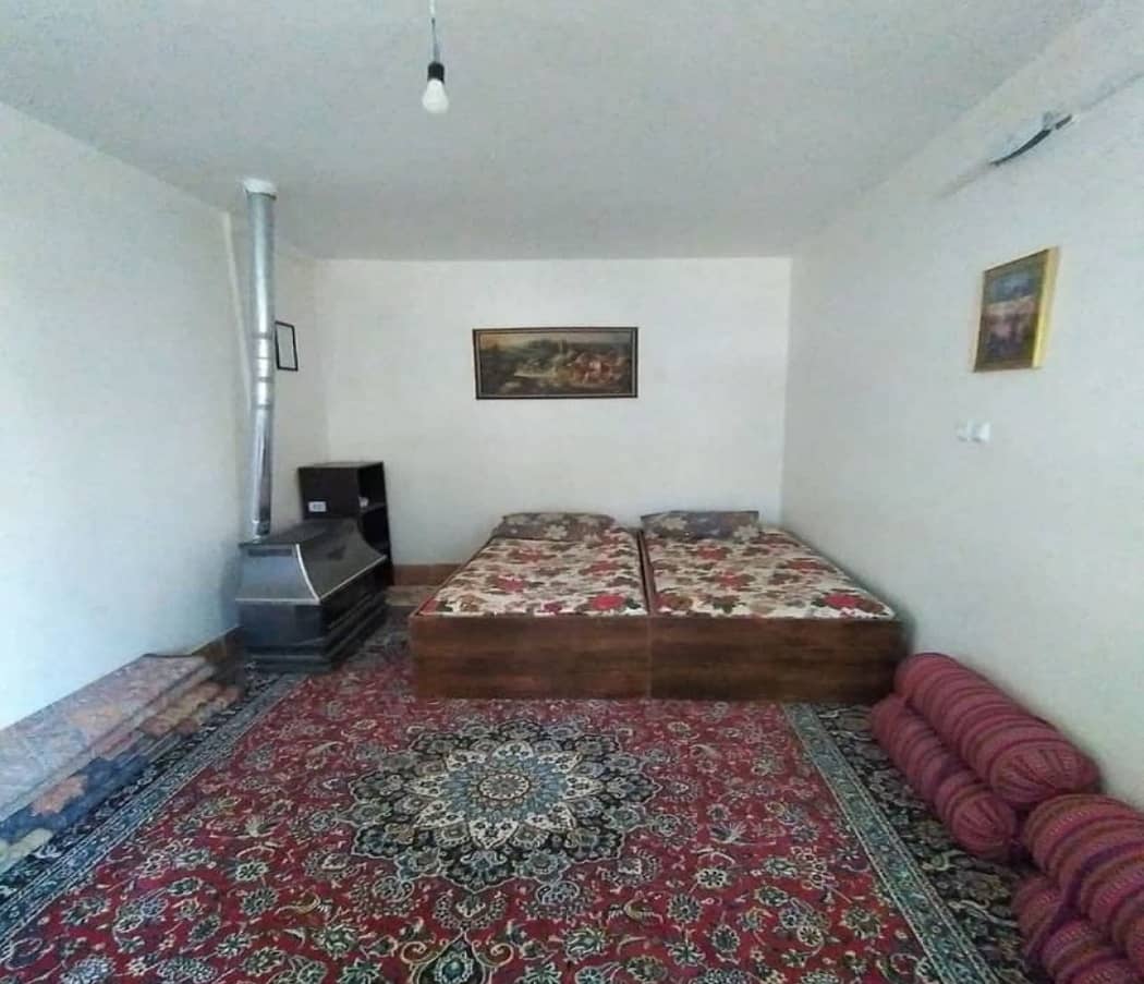 رزرو اتاق سنتی در روستای تشنیز شلمزار - 18 متری