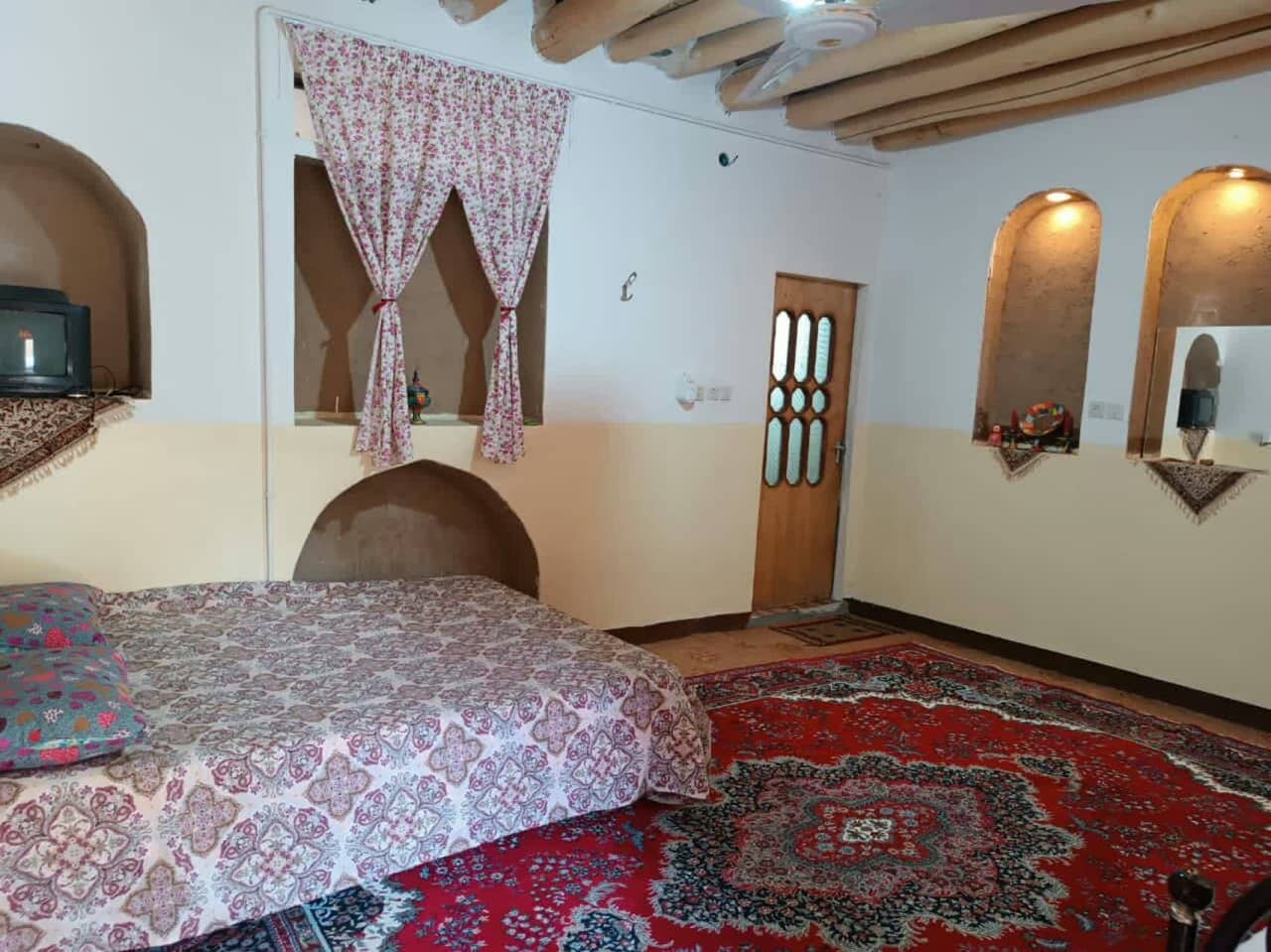 اجاره بومگردی در روستا زرد خشوئیه باغبهادران - اتاق دو