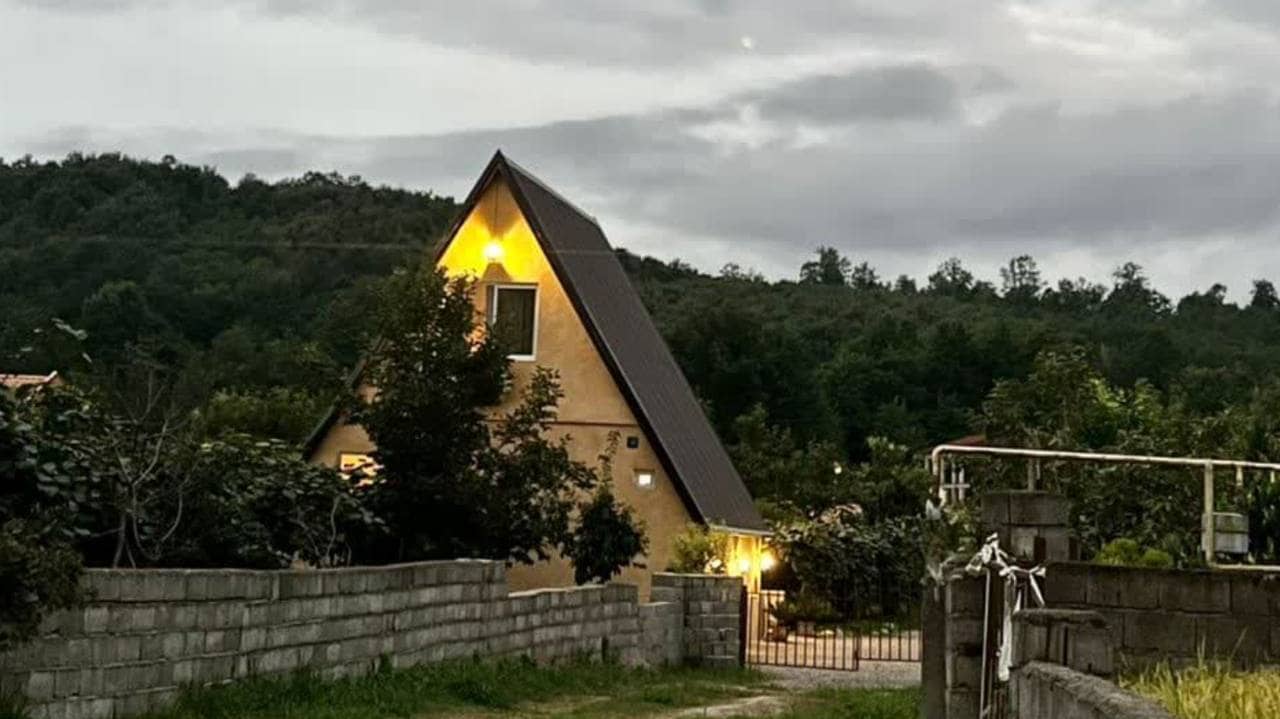 اجاره کلبه سوئیسی جنگلی در تنکابن - جاده دوهزار