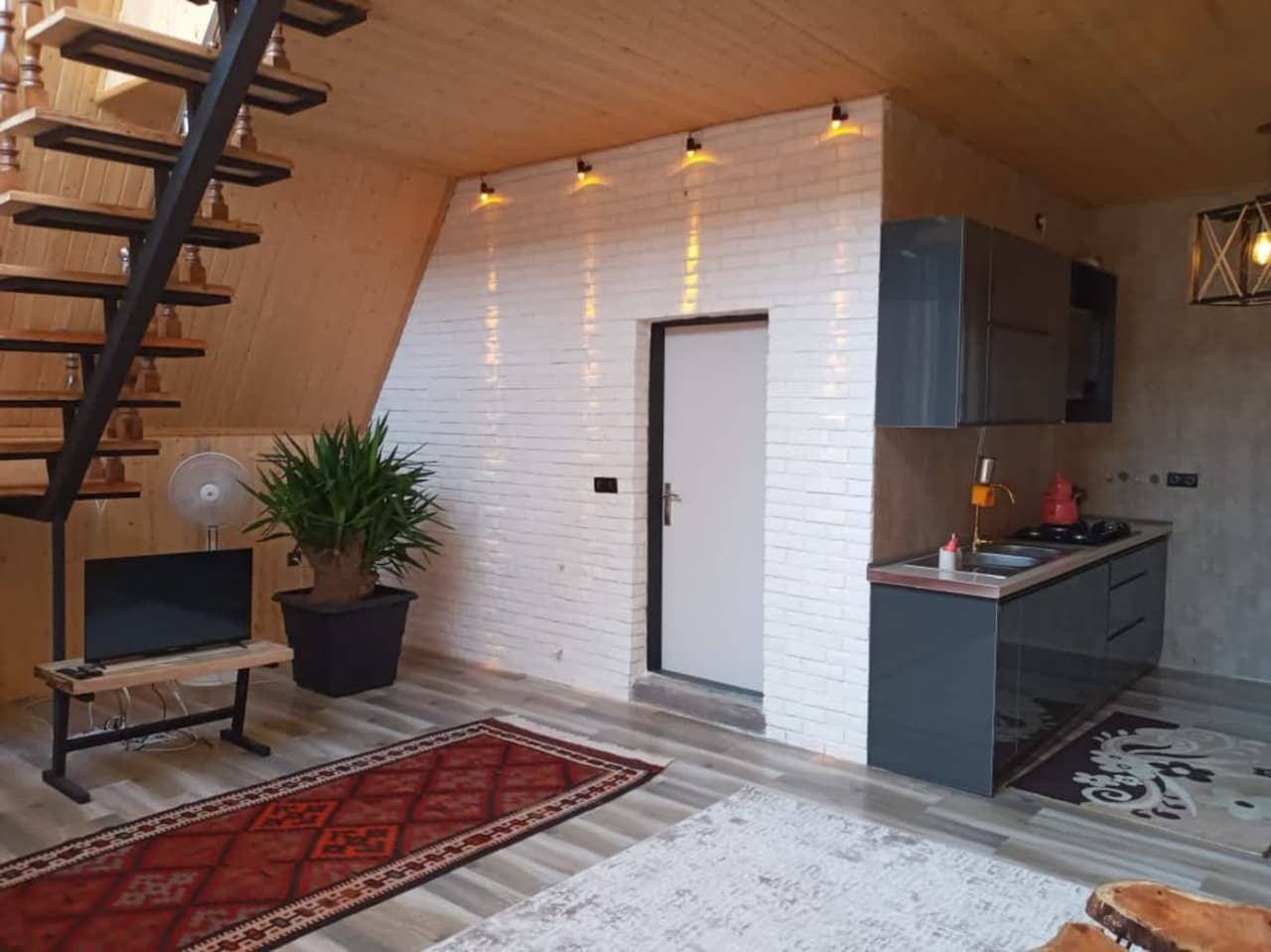 اجاره کلبه سوئیسی جنگلی در تنکابن - جاده دوهزار