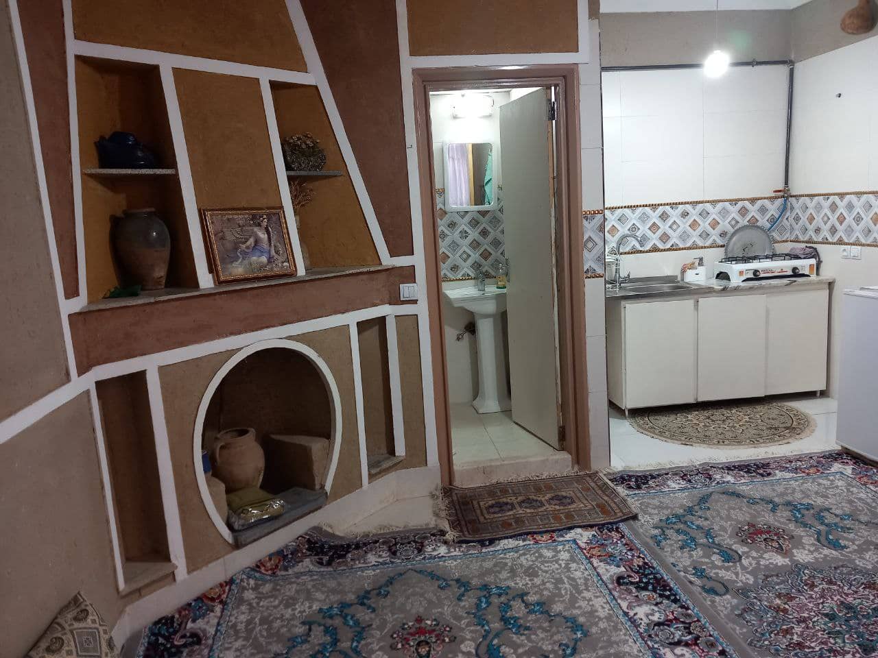 اجاره سوئیت یک خوابه بوم گردی ابیانه 6- 50 متری