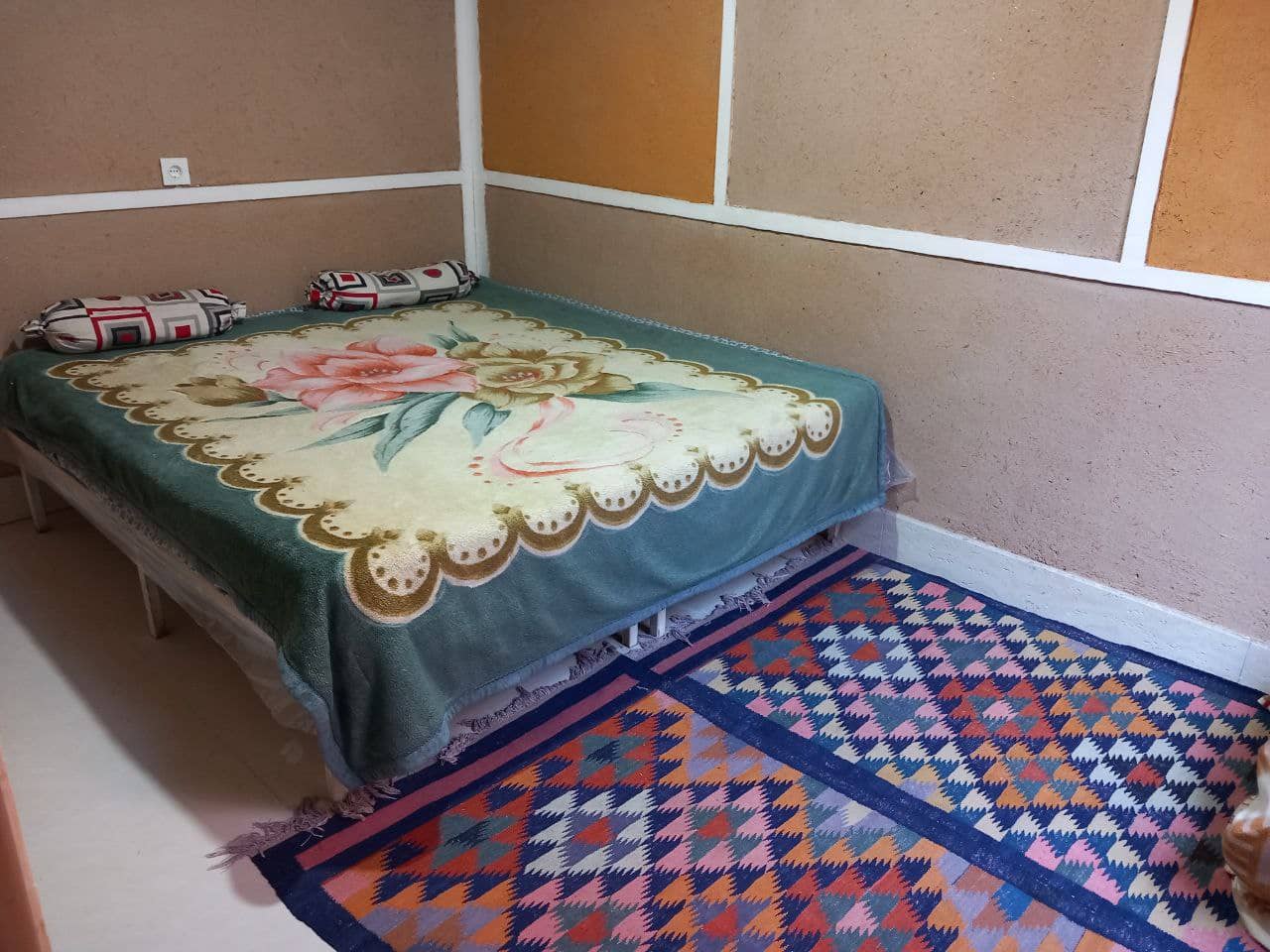 اجاره سوئیت یک خوابه بوم گردی ابیانه 6- 50 متری