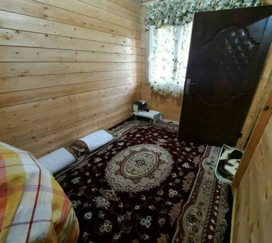 کلبه چوبی جنگلی در نیلاش شاندرمن