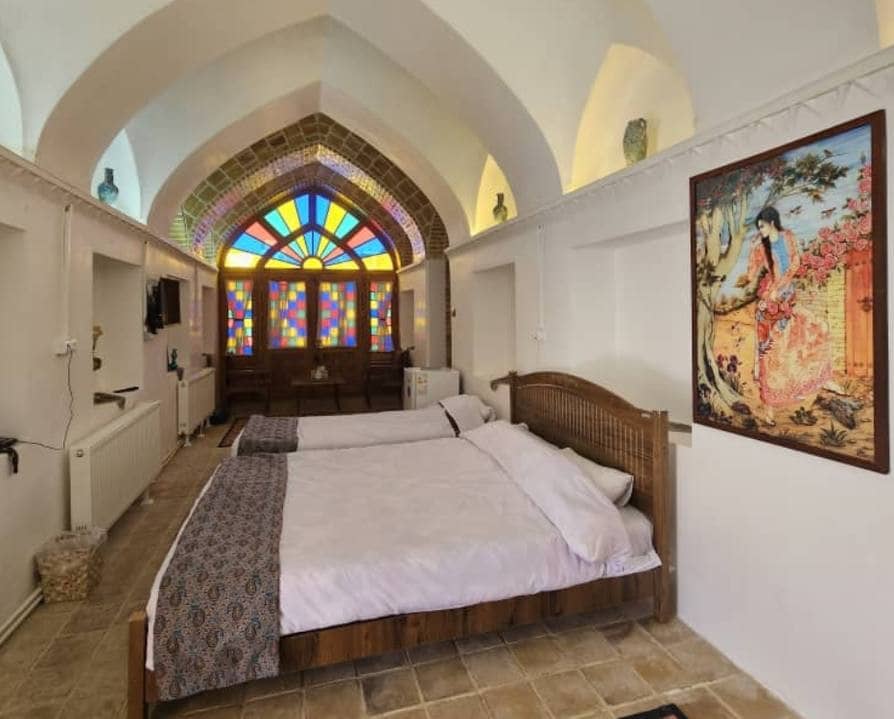 اجاره بوتیک هتل سنتی در ساوه - ماه منیر