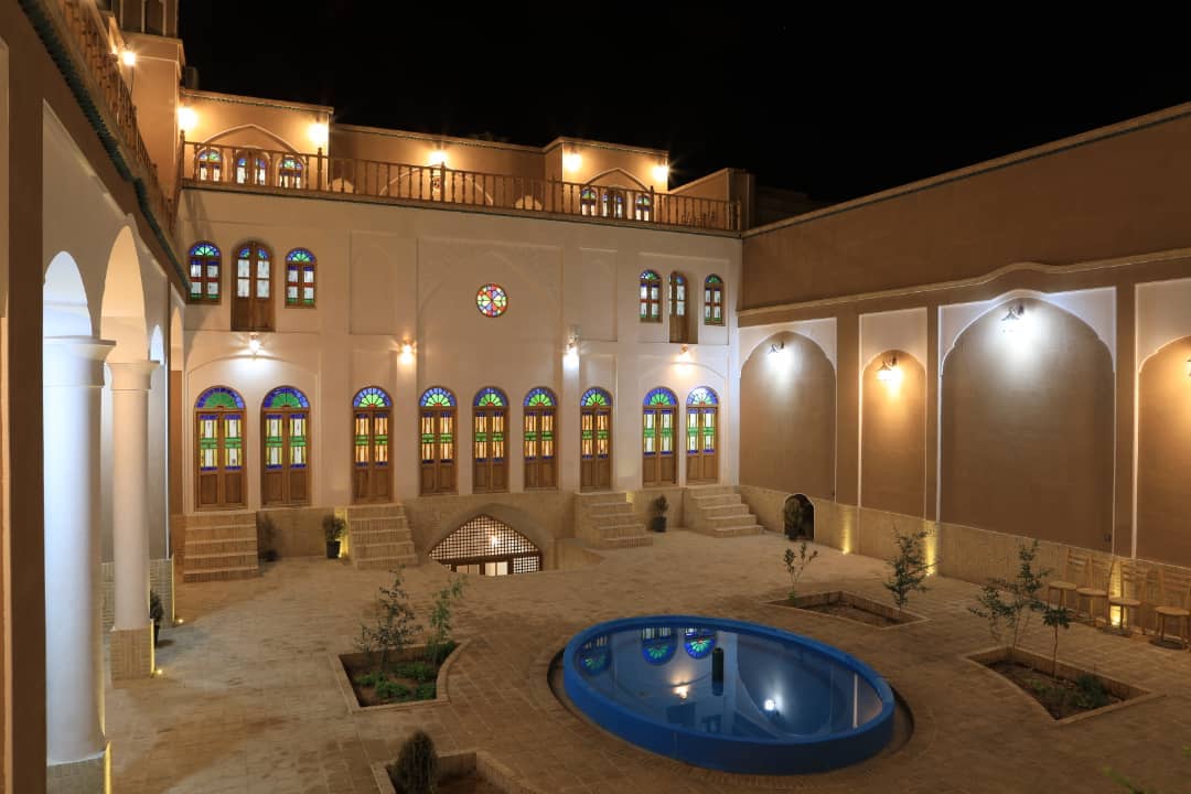 اجاره اقامتگاه سنتی در خیابان فاضل نراقی کاشان - سه تخته