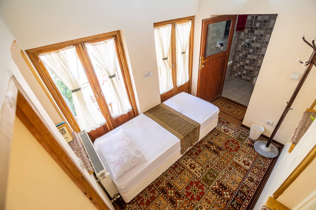 اجاره بومگردی یک تخت در لطفعلی خان زند - 7