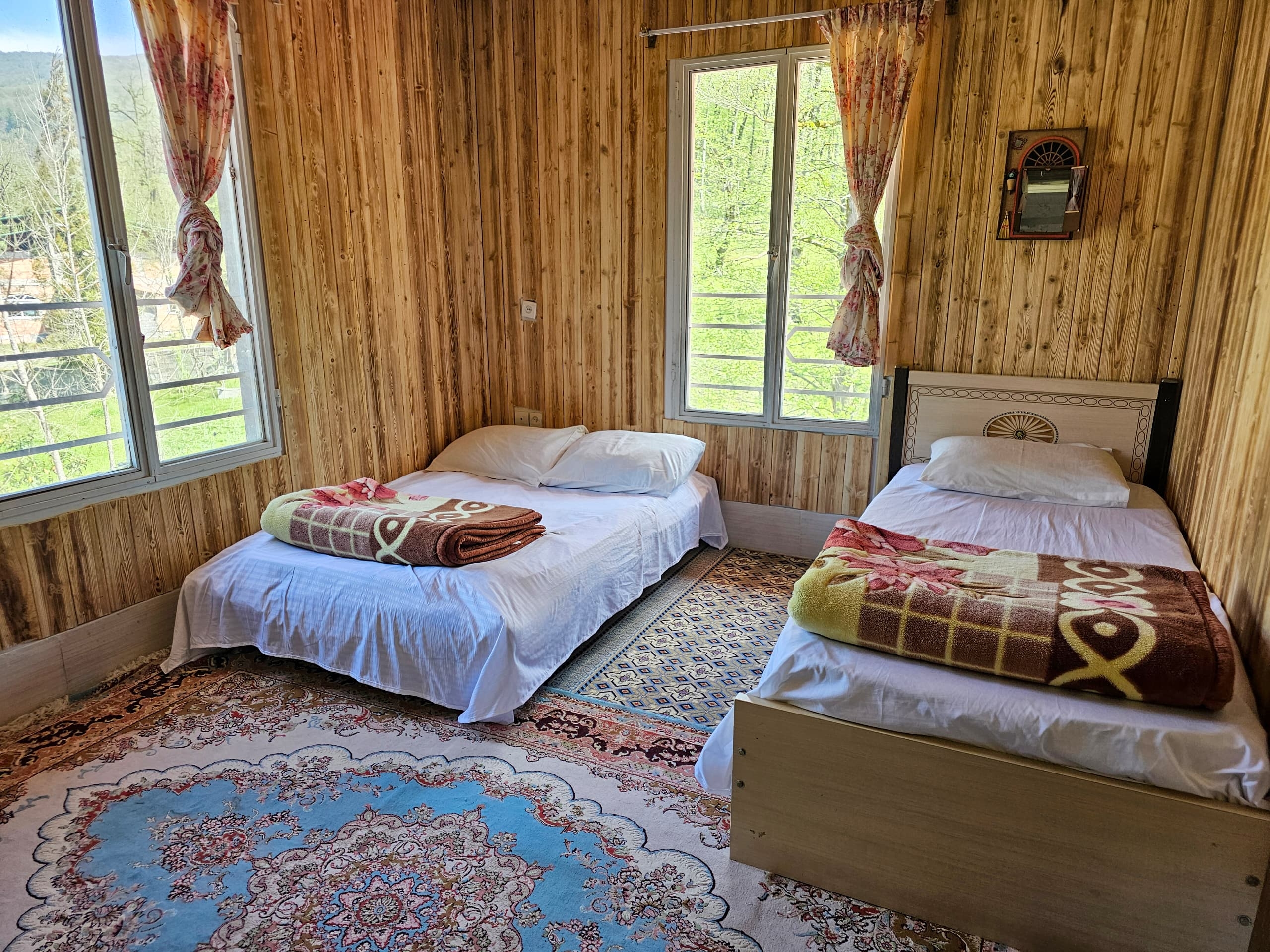 اجاره ویلا جنگلی در روستای جمشیدآباد زیر آب - 300 نارون