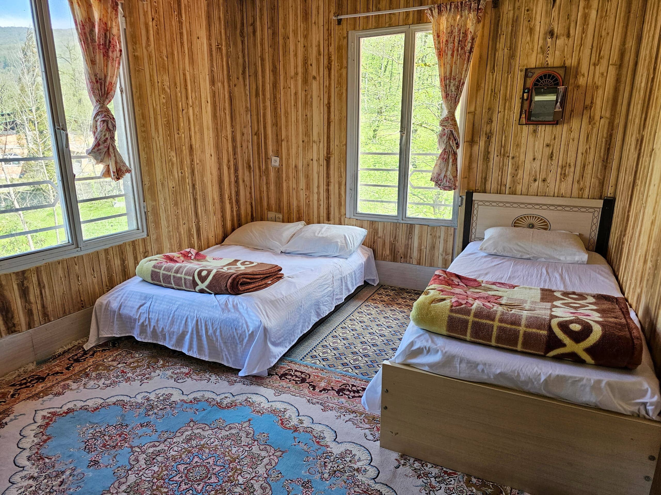 اجاره ویلا جنگلی در روستای جمشیدآباد زیر آب - 300 نارون