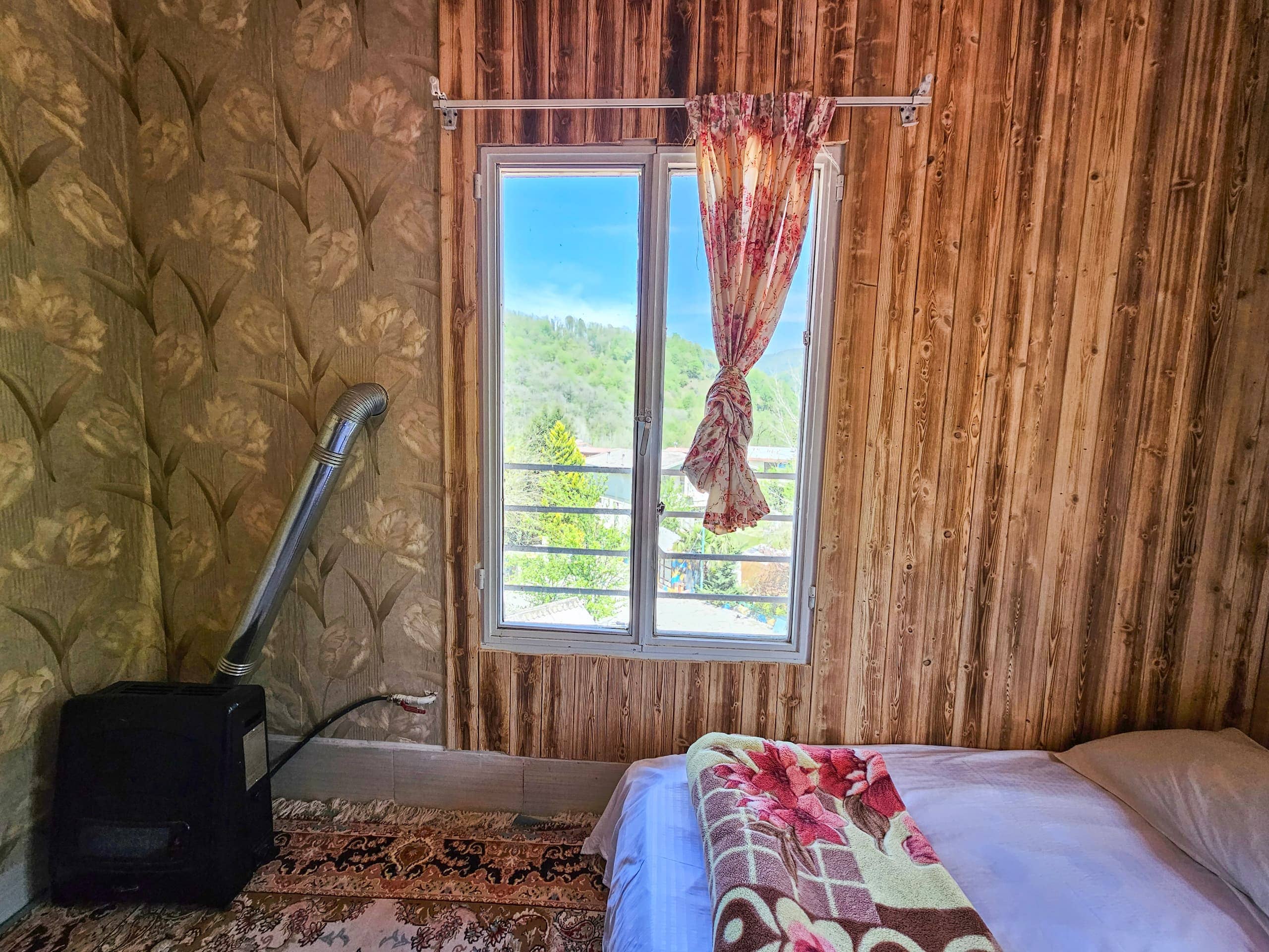 اجاره ویلا جنگلی در روستای جمشیدآباد زیر آب - 300 نارون