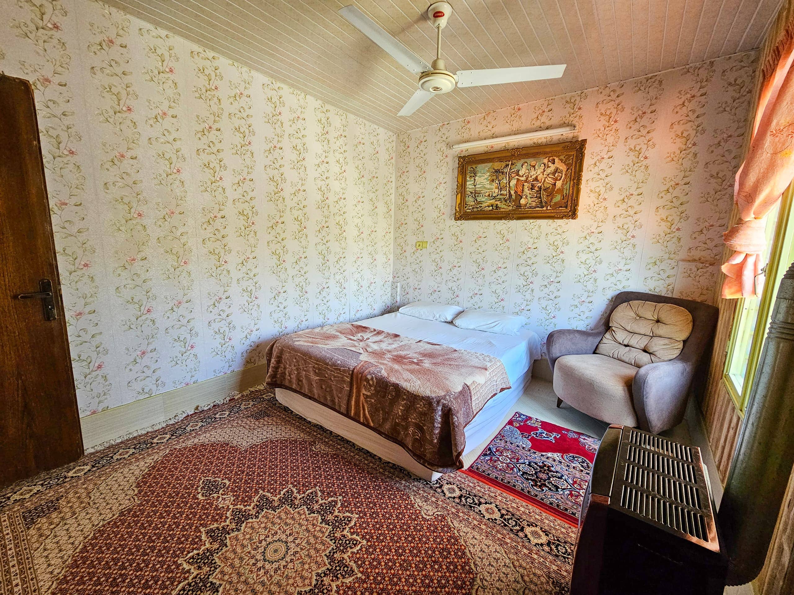 اجاره ویلا جنگلی در روستای جمشیدآباد زیر آب - 300 نارون