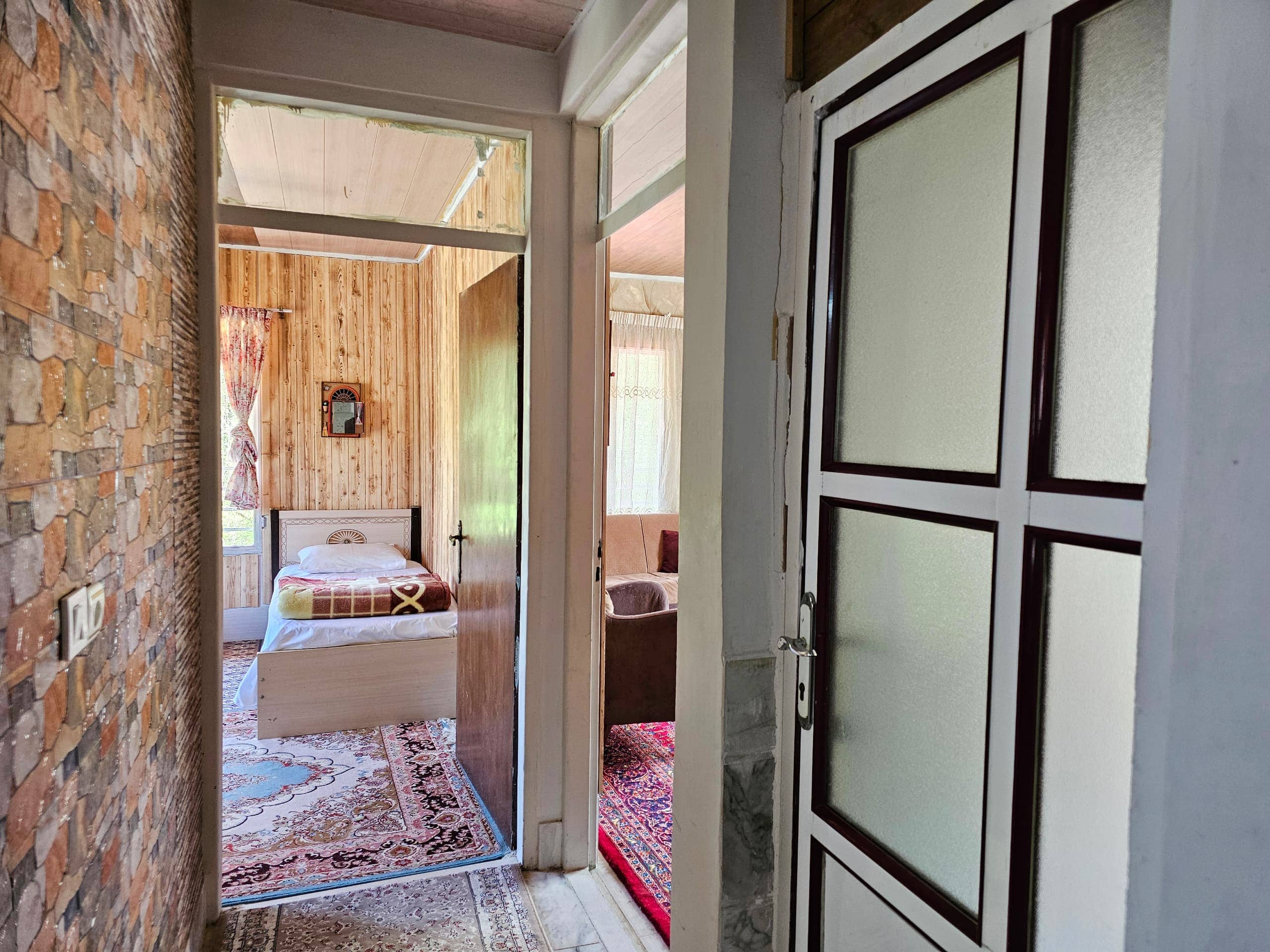 اجاره ویلا جنگلی در روستای جمشیدآباد زیر آب - 300 نارون