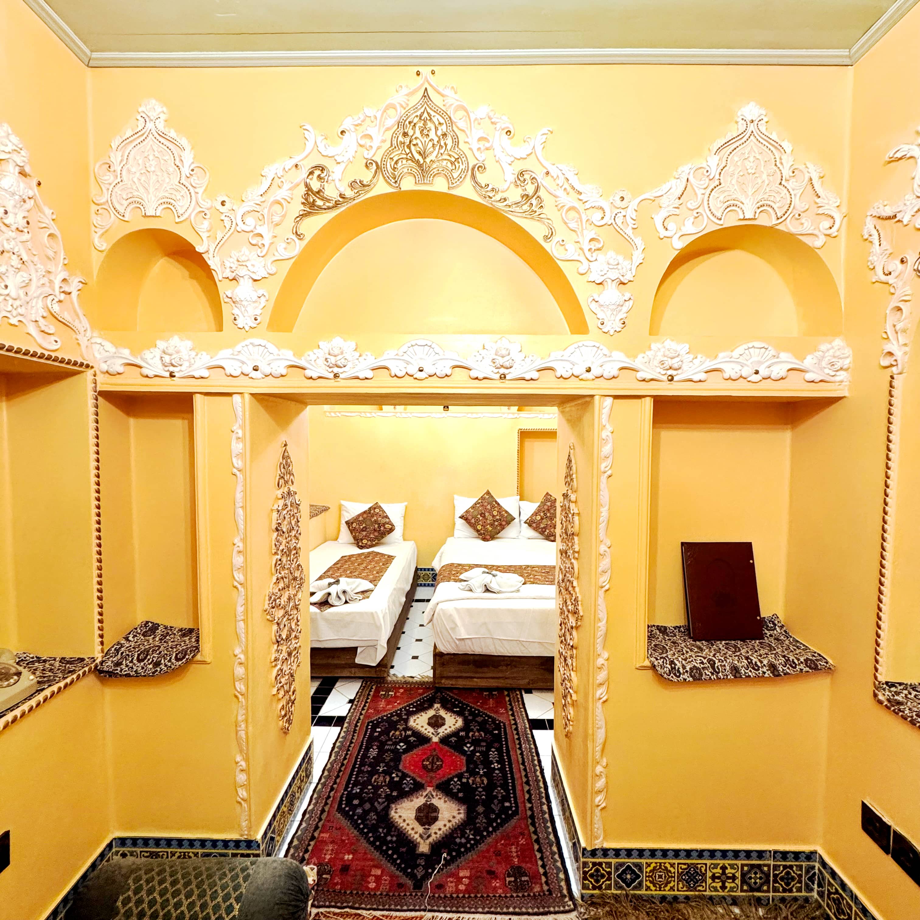 اجاره اتاق سنتی در 9 دی شیراز - یادمانه