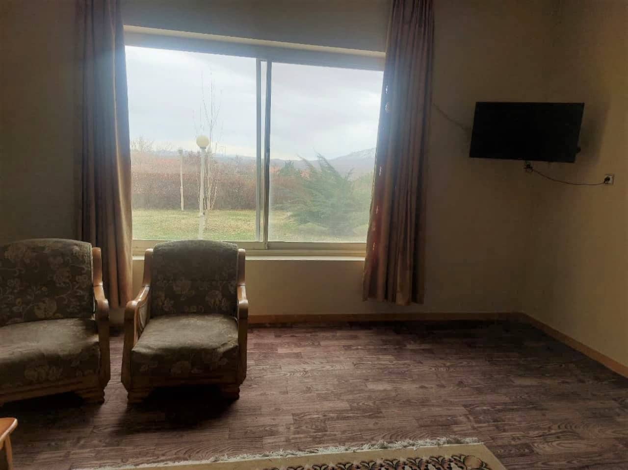 اجاره آپارتمان ویلایی دو خوابه در دهکده چادگان-120 متری